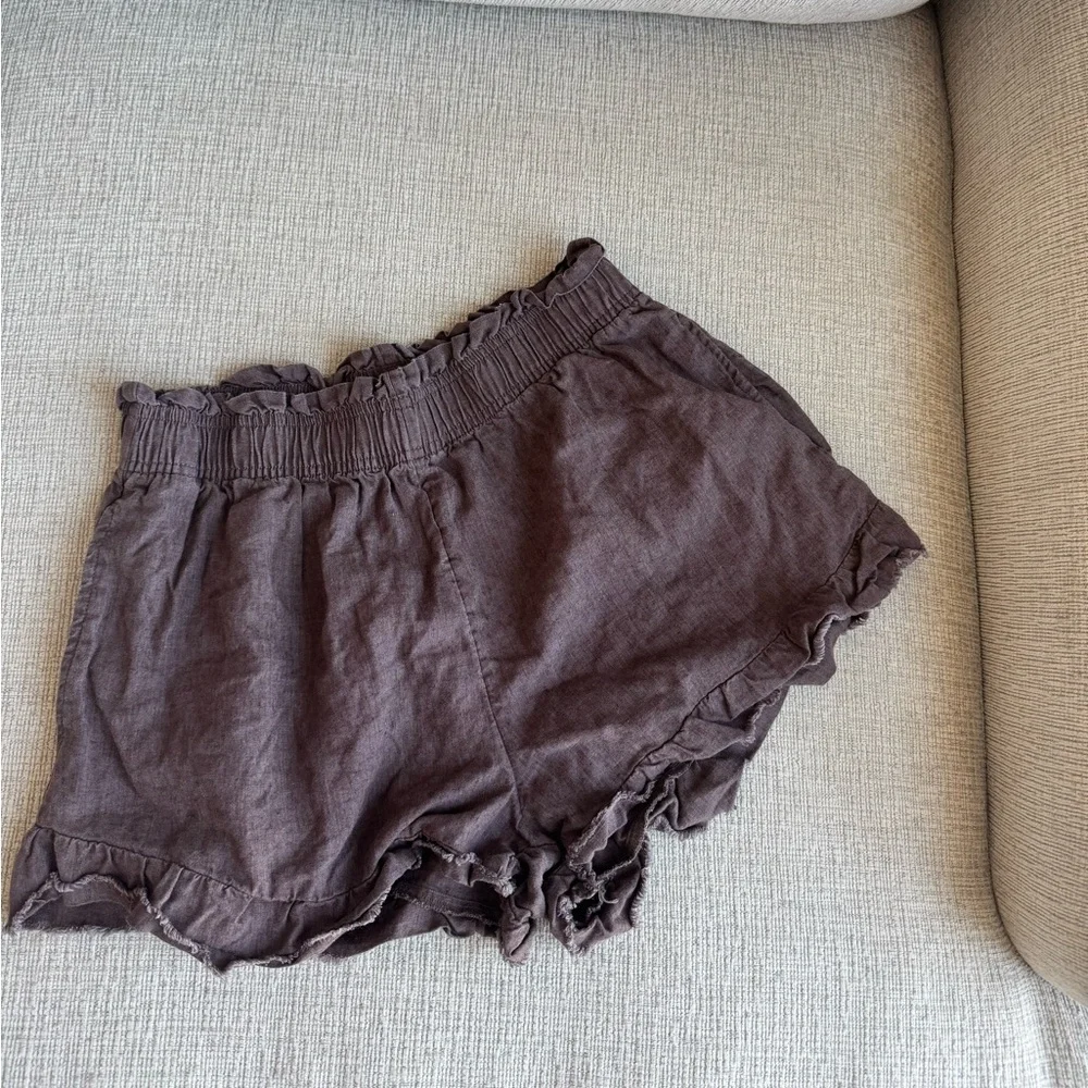 Women's Ruffled Hem Shorts - Brown